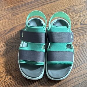 🎯🎯ADIDAS Kids Emerald and Charcoal Sandals